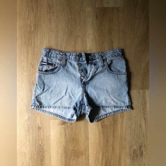 Vintage Tommy Hilfiger Shorts! - Picture 2 of 2
